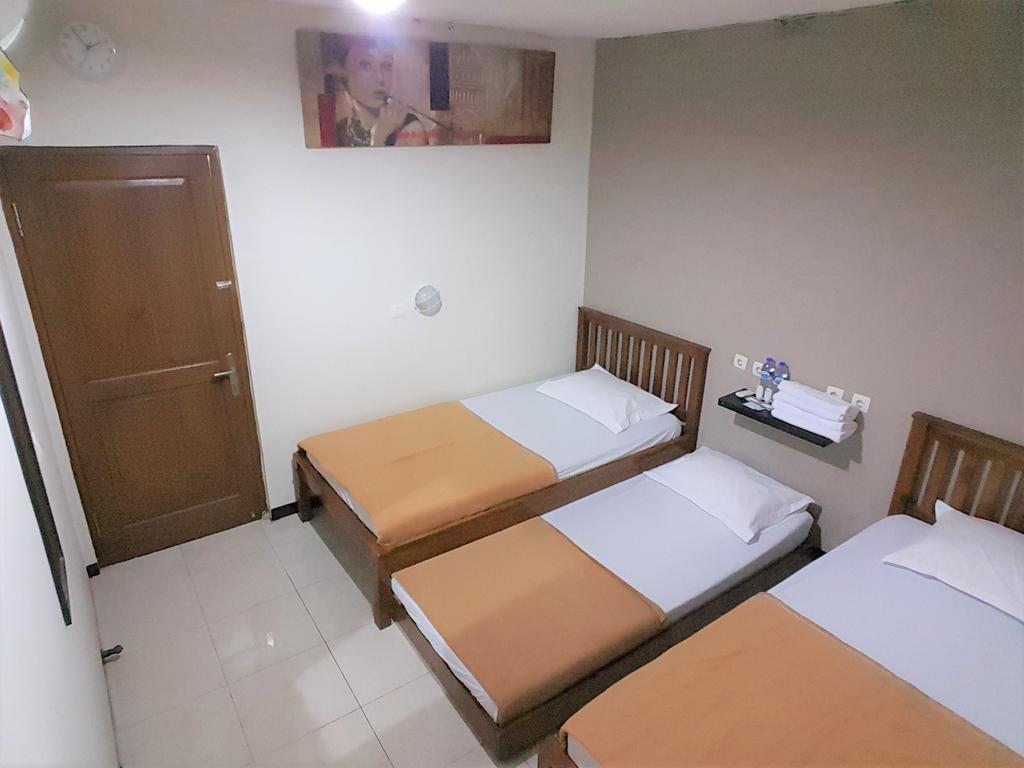 Kayumanis Homestay Syariah Giacarta Esterno foto
